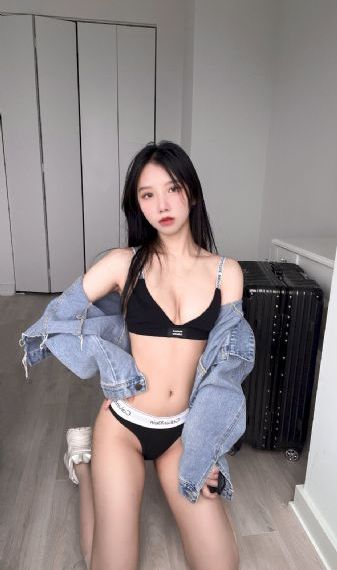 张开腿被九个男人调教h视频