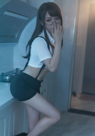 上课忘穿内裤被老师摸到高潮