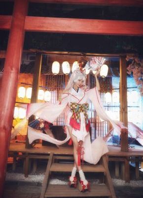 校长办公室里狂肉校花视频